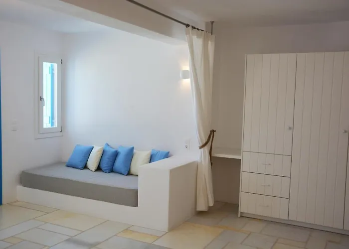 White Blue & * Páros