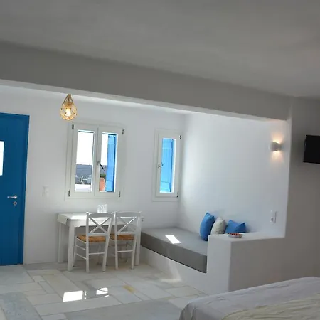 White Blue & * Parikia (Paros)