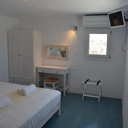 White Blue & Apartment Parikia (Paros)